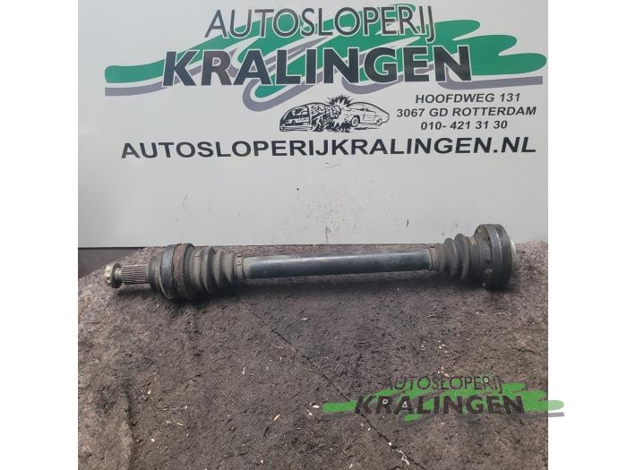 Gebruikte Steekas links-achter BMW 5 serie (E60) 525d 24V Prijs € 39,98 Margeregeling aangeboden door Autosloperij Kralingen B.V.