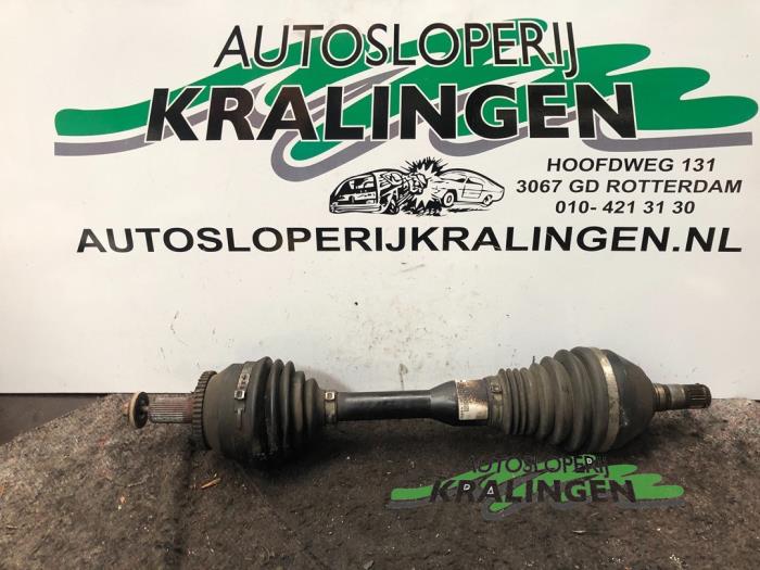 Gebruikte Aandrijfas links-voor Volvo XC90 I 2.4 D5 20V Prijs € 49,99 Margeregeling aangeboden door Autosloperij Kralingen B.V.