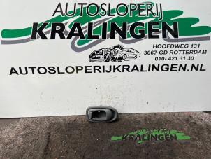 Gebruikte Handgreep Hyundai Lantra/Elantra II 1.6i GLS 16V Prijs € 9,99 Margeregeling aangeboden door Autosloperij Kralingen B.V.