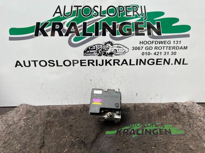 Gebruikte ABS Pomp Toyota Yaris (P1) 1.3 16V VVT-i Prijs € 19,98 Margeregeling aangeboden door Autosloperij Kralingen B.V.