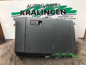 Gebruikte Handschoenenkastje Volkswagen Polo VI (AW1) 1.0 TSI 12V Prijs € 50,00 Margeregeling aangeboden door Autosloperij Kralingen B.V.