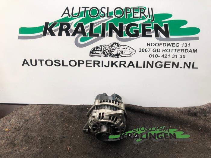 Gebruikte Dynamo Hyundai Lantra/Elantra II 1.6i GLS 16V Prijs € 50,00 Margeregeling aangeboden door Autosloperij Kralingen B.V.