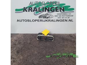 Gebruikte Kachel Bedieningspaneel Mercedes Vito (638.1/2) 2.2 CDI 108 16V Prijs € 25,00 Margeregeling aangeboden door Autosloperij Kralingen B.V.