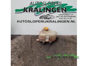 Gebruikte Koelvloeistof Reservoir Opel Corsa D 1.3 CDTi 16V ecoFLEX Prijs € 25,00 Margeregeling aangeboden door Autosloperij Kralingen B.V.