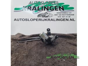 Gebruikte Motor Ruitenwisser achter Mini Mini (R56) 1.6 16V Cooper Prijs € 50,00 Margeregeling aangeboden door Autosloperij Kralingen B.V.