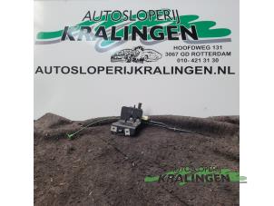 Gebruikte Tankklep Vergrendelingsmotor Mini Mini (R56) 1.6 16V Cooper Prijs € 50,00 Margeregeling aangeboden door Autosloperij Kralingen B.V.