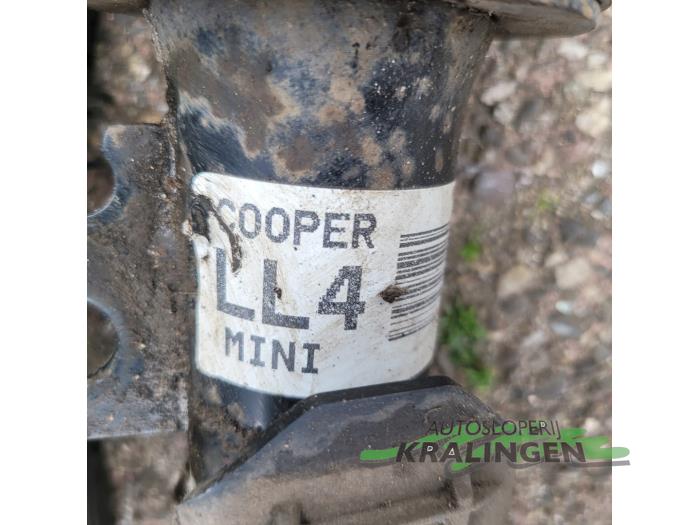 Schokdemper links-achter van een MINI Mini (R56) 1.6 16V Cooper 2007