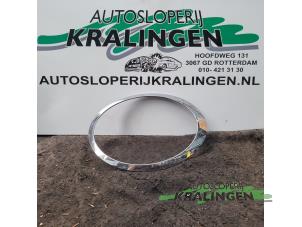 Gebruikte Afdekkap koplamp rechts Mini Mini (R56) 1.6 16V Cooper Prijs € 25,00 Margeregeling aangeboden door Autosloperij Kralingen B.V.