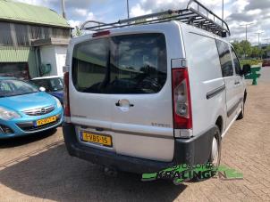 Gebruikte Scharnierset Peugeot Expert (G9) 2.0 HDi 140 16V Prijs € 200,00 Margeregeling aangeboden door Autosloperij Kralingen B.V.