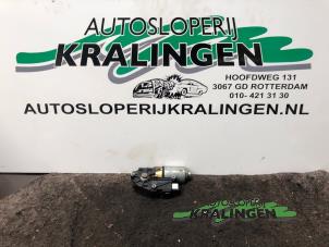 Gebruikte Schuifdak Motor Volvo V50 (MW) 2.0 16V Prijs € 50,00 Margeregeling aangeboden door Autosloperij Kralingen B.V.