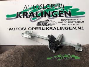 Gebruikte Ruitmechaniek 4Deurs links-achter Opel Zafira (F75) 1.6 16V Prijs € 50,00 Margeregeling aangeboden door Autosloperij Kralingen B.V.