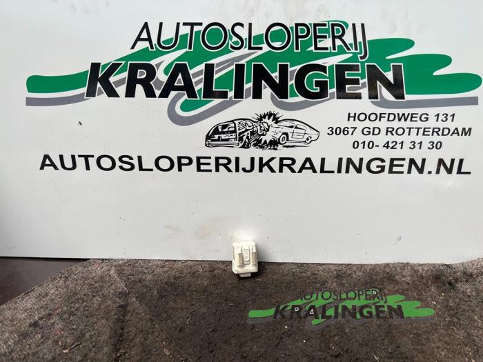 Gebruikte Relais Suzuki Swift (ZA/ZC/ZD1/2/3/9) 1.3 VVT 16V Prijs € 25,00 Margeregeling aangeboden door Autosloperij Kralingen B.V.