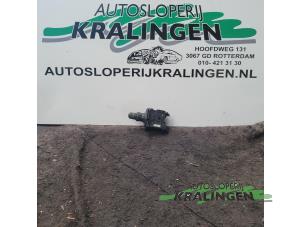 Gebruikte Pinker Schakelaar Renault Scénic II (JM) 2.0 16V Prijs € 35,00 Margeregeling aangeboden door Autosloperij Kralingen B.V.