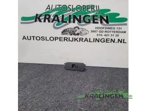 Gebruikte Ruit schakelaar elektrisch Volvo V50 (MW) 2.0 16V Prijs € 19,99 Margeregeling aangeboden door Autosloperij Kralingen B.V.