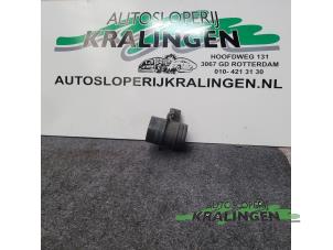 Gebruikte Luchtmassameter Volkswagen Golf V (1K1) 2.0 TDI DPF Prijs € 30,00 Margeregeling aangeboden door Autosloperij Kralingen B.V.