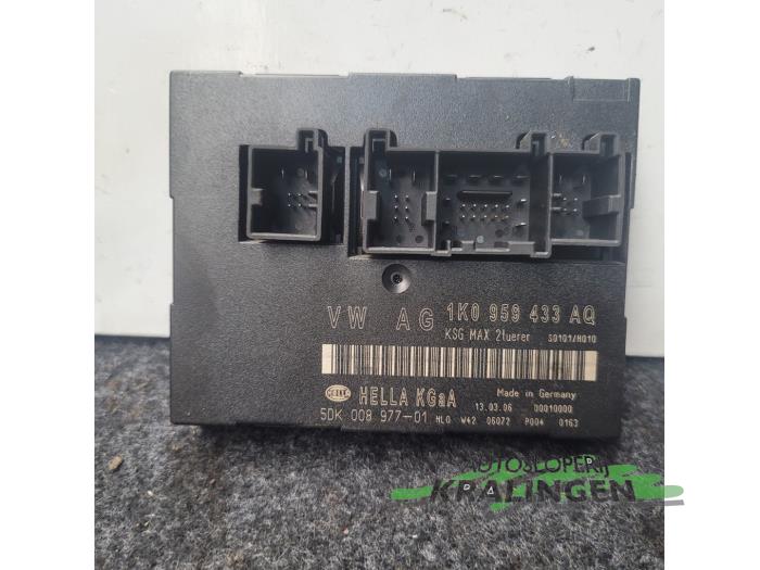 Gebruikte Sam module Volkswagen Golf V (1K1) 2.0 TDI DPF Prijs € 50,00 Margeregeling aangeboden door Autosloperij Kralingen B.V.