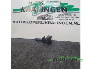 Gebruikte Knipperlicht Schakelaar Renault Clio II (BB/CB) 1.2 16V Prijs € 25,00 Margeregeling aangeboden door Autosloperij Kralingen B.V.