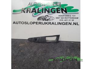 Gebruikte Schakelaar Elektrisch Raam Ford Mondeo V Wagon 1.5 TDCi Prijs € 25,00 Margeregeling aangeboden door Autosloperij Kralingen B.V.