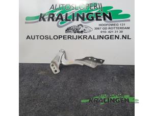 Gebruikte Motorkap Scharnier Ford Mondeo V Wagon 1.5 TDCi Prijs € 50,00 Margeregeling aangeboden door Autosloperij Kralingen B.V.