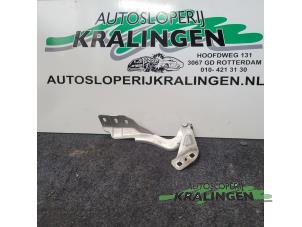 Gebruikte Motorkap Scharnier Ford Mondeo V Wagon 1.5 TDCi Prijs € 50,00 Margeregeling aangeboden door Autosloperij Kralingen B.V.