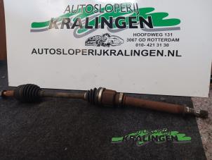 Gebruikte Aandrijfas rechts-voor Renault Twingo II (CN) 1.5 dCi 90 FAP Prijs € 50,00 Margeregeling aangeboden door Autosloperij Kralingen B.V.