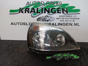 Gebruikte Koplamp rechts Renault Clio II (BB/CB) 1.6 16V Prijs € 40,00 Margeregeling aangeboden door Autosloperij Kralingen B.V.