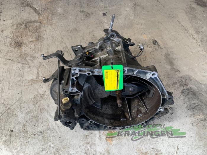 Gebruikte Versnellingsbak Citroen Berlingo 1.6 HDI 16V 75 Prijs € 248,99 Margeregeling aangeboden door Autosloperij Kralingen B.V.