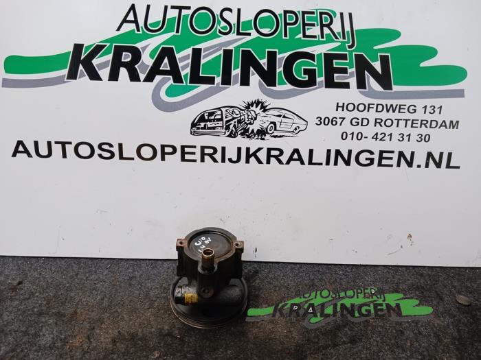 Gebruikte Pomp Servo Renault Clio II (BB/CB) 1.6 RN, RT Prijs € 50,00 Margeregeling aangeboden door Autosloperij Kralingen B.V.