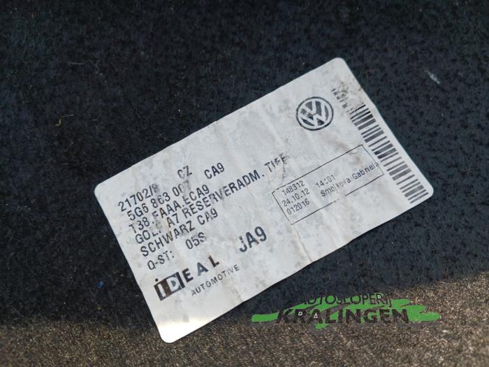 Laadbak bekleding van een Volkswagen Golf VII (AUA) 1.2 TSI 16V 2013