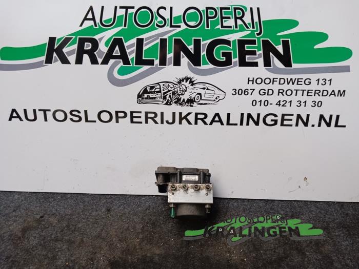 Gebruikte ABS Pomp Renault Clio III (BR/CR) 1.4 16V Prijs € 9,98 Margeregeling aangeboden door Autosloperij Kralingen B.V.