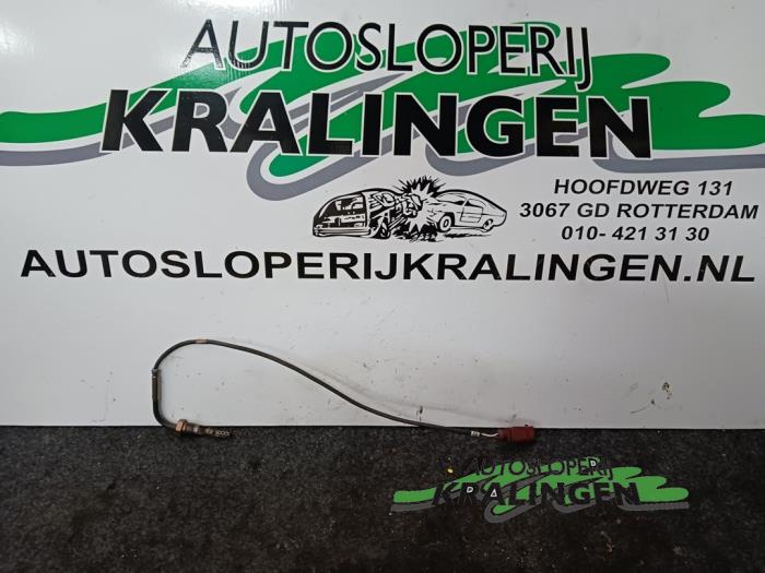 Uitlaat temperatuursensor van een Volkswagen Golf V (1K1) 2.0 TDI DPF 2006