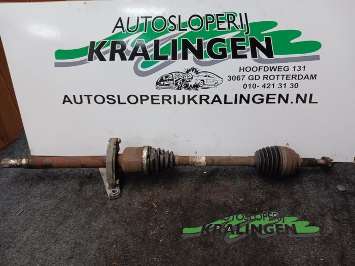 Gebruikte Aandrijfas rechts-voor Renault Clio III (BR/CR) 1.4 16V Prijs € 24,99 Margeregeling aangeboden door Autosloperij Kralingen B.V.