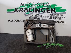 Gebruikte Krikset BMW Mini One/Cooper (R50) 1.6 16V Cooper Prijs € 25,00 Margeregeling aangeboden door Autosloperij Kralingen B.V.