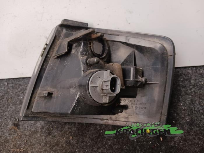 Richtingaanwijzer rechts van een Mazda Demio (DW) 1.3 16V 1999