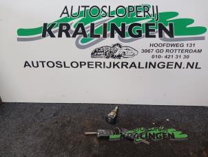 Gebruikte Portierslot Cilinder links Volkswagen Golf V (1K1) 1.4 FSI 16V Prijs € 50,00 Margeregeling aangeboden door Autosloperij Kralingen B.V.