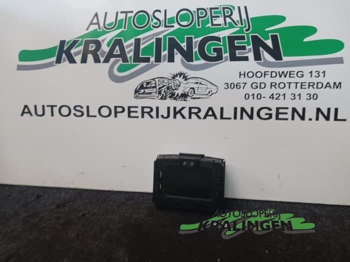 Gebruikte Display Interieur Opel Zafira (F75) 1.8 16V Prijs € 12,50 Margeregeling aangeboden door Autosloperij Kralingen B.V.