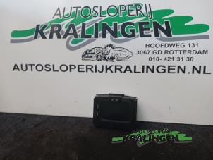 Gebruikte Display Interieur Opel Zafira (F75) 1.8 16V Prijs € 12,50 Margeregeling aangeboden door Autosloperij Kralingen B.V.