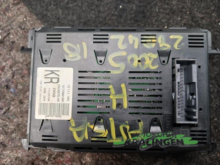 Display Interieur van een Opel Astra H SW (L35) 1.8 16V 2005