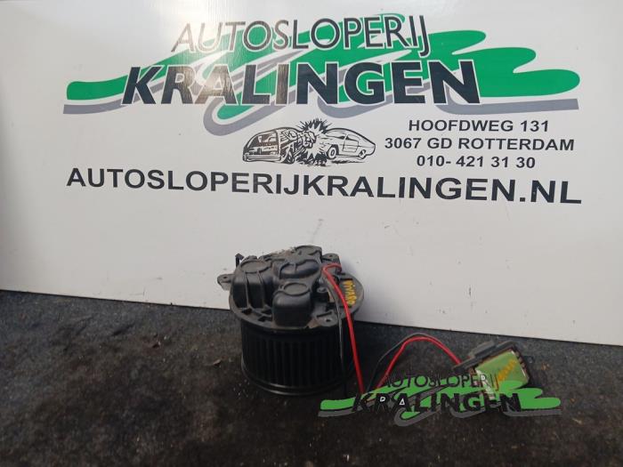 Gebruikte Chaufage Ventilatiemotor Renault Trafic New (FL) 1.9 dCi 82 16V Prijs € 19,99 Margeregeling aangeboden door Autosloperij Kralingen B.V.