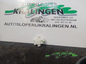 Gebruikte Module Centrale Deurvergrendeling Mitsubishi Outlander (CU) 2.0 16V 4x2 Prijs op aanvraag aangeboden door Autosloperij Kralingen B.V.