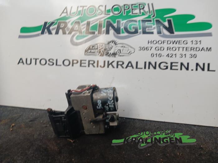 Gebruikte ABS Pomp Mercedes S (W220) 5.0 S-500 V8 24V Prijs € 23,99 Margeregeling aangeboden door Autosloperij Kralingen B.V.