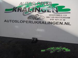 Gebruikte Raam schakelaar elektrisch Audi A3 (8L1) 1.6 Prijs € 9,99 Margeregeling aangeboden door Autosloperij Kralingen B.V.