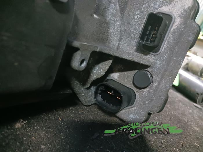 Stuurbekrachtiging Pomp van een Peugeot 308 (4A/C) 1.6 16V THP 150 2008