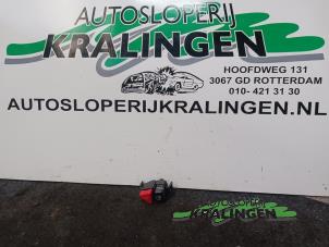 Gebruikte Alarmlicht Schakelaar Mercedes A (W168) 1.4 A-140 Prijs € 4,99 Margeregeling aangeboden door Autosloperij Kralingen B.V.