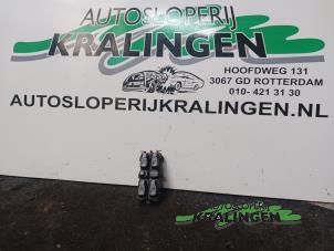 Gebruikte Elektrisch Raam Schakelaar Mercedes A (W168) 1.4 A-140 Prijs € 25,00 Margeregeling aangeboden door Autosloperij Kralingen B.V.