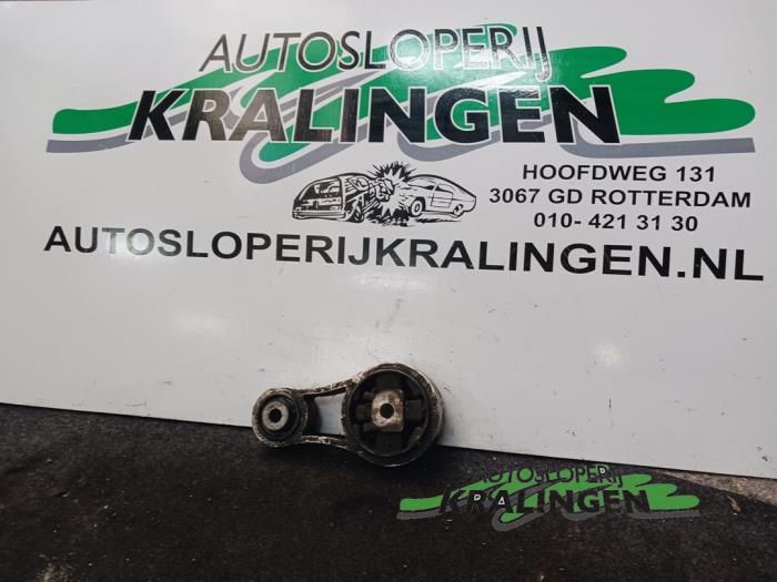 Gebruikte Motorrubber Opel Vivaro 1.9 DI Prijs € 24,99 Margeregeling aangeboden door Autosloperij Kralingen B.V.