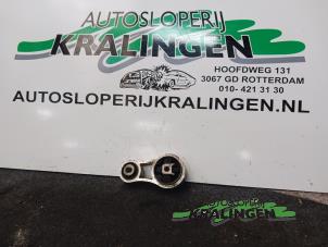 Gebruikte Motorsteun Opel Vivaro 1.9 DI Prijs € 24,99 Margeregeling aangeboden door Autosloperij Kralingen B.V.