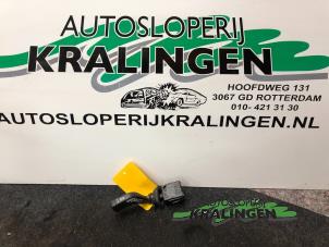 Gebruikte Pinker Schakelaar Opel Combo (Corsa C) 1.3 CDTI 16V Prijs € 20,00 Margeregeling aangeboden door Autosloperij Kralingen B.V.