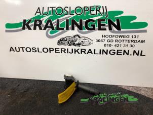 Gebruikte Ruitenwis Schakelaar Opel Vivaro 1.9 DI Prijs € 25,00 Margeregeling aangeboden door Autosloperij Kralingen B.V.