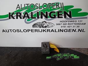 Gebruikte Licht Schakelaar Opel Combo Tour (Corsa C) 1.3 CDTI 16V Prijs € 25,00 Margeregeling aangeboden door Autosloperij Kralingen B.V.